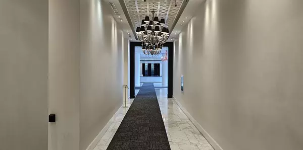 88 Park Lawn RD #1706, Toronto W06, ON M8Y 0B5