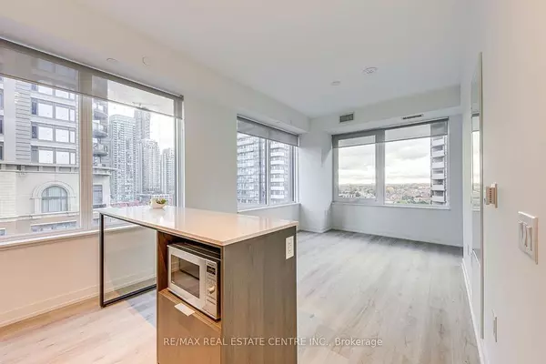 Mississauga, ON L5B 0P6,395 Square One DR #1608