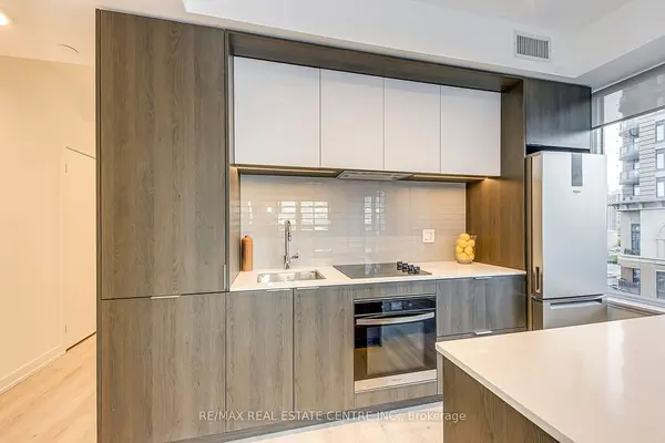 Mississauga, ON L5B 0P6,395 Square One DR #1608