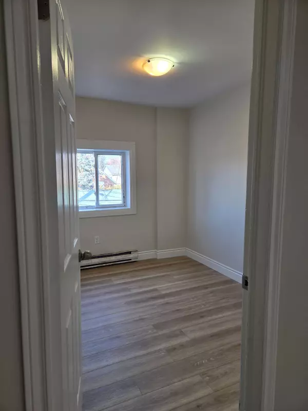 Gananoque, ON K7G 1G2,180 King ST E #6