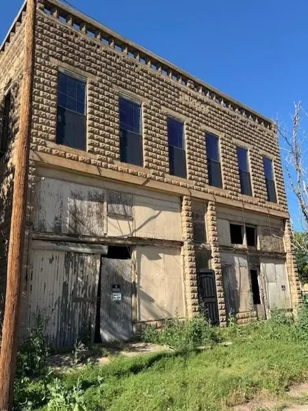 203 E 3rd Street, Quanah, TX 79252