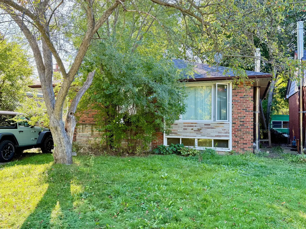 Richmond Hill, ON L4C 1E6,402 Fernleigh CIR S