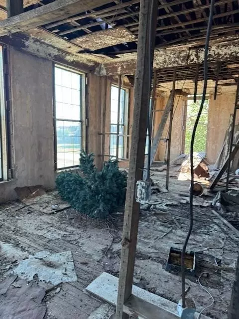 Quanah, TX 79252,203 E 3rd Street