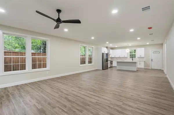 Cockrell Hill, TX 75211,518 S Cockrell Hill Road