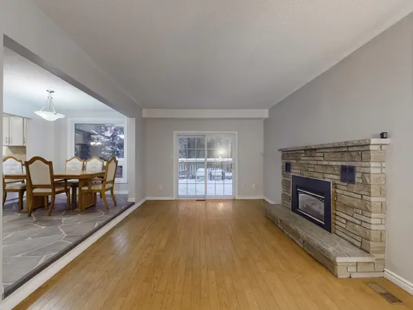 Oshawa, ON L1K 1P4,1030 Pinetree CT