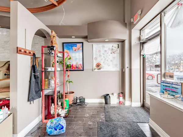 Vaughan, ON L4L 0K1,4101 Rutherford RD #7