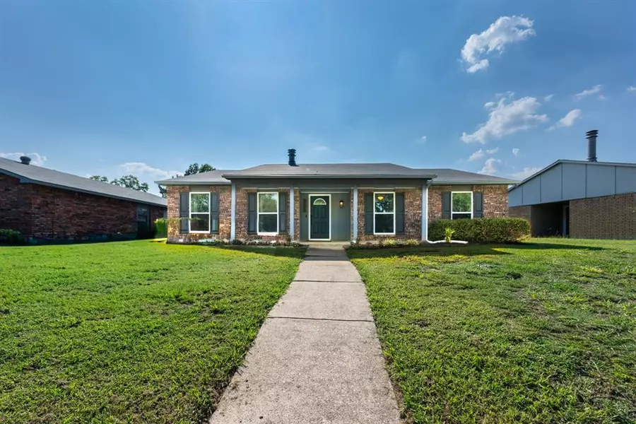 9210 Linda Vista Drive, Rowlett, TX 75088