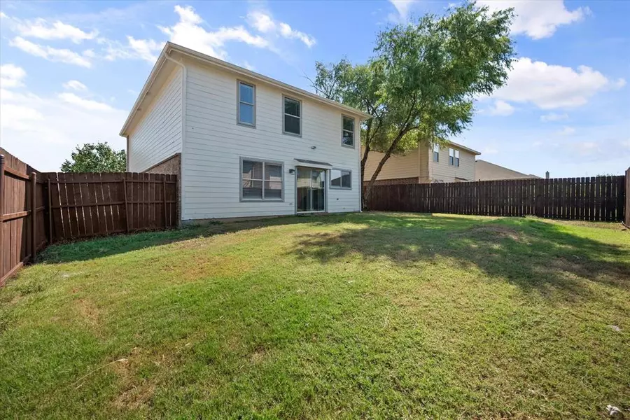 800 Green Heath Avenue, Fort Worth, TX 76120