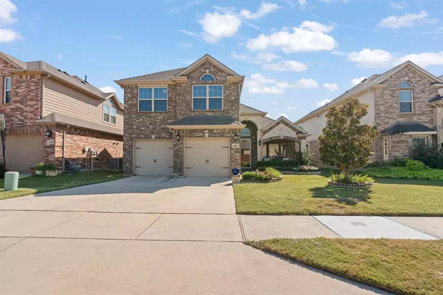 1612 Scarlet Crown Drive, Fort Worth, TX 76177