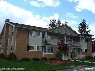 6194 Richards DR, Brighton, MI 48116