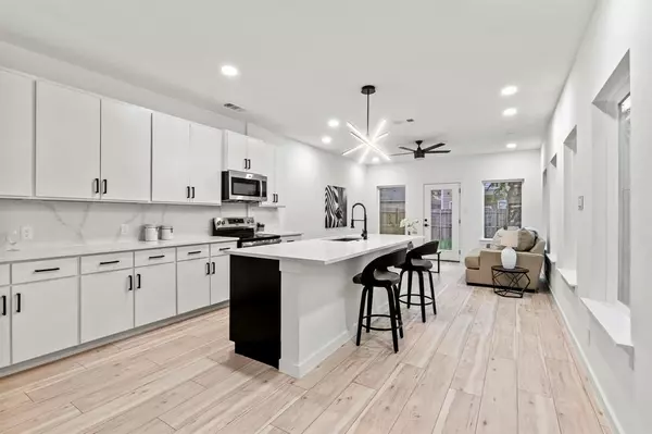 Dallas, TX 75215,2230 Hooper Street