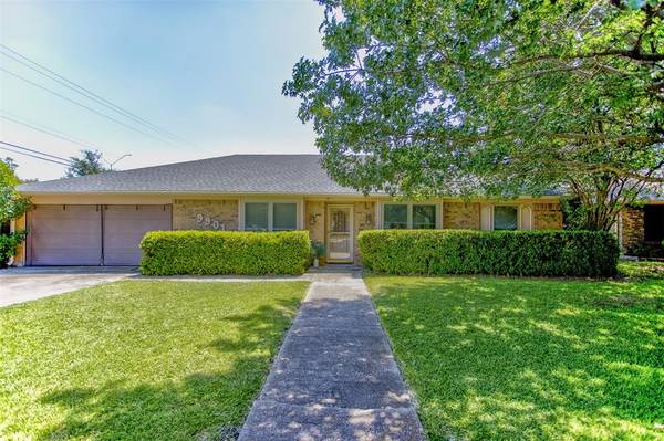 9901 Ivy Leaf Lane, Fort Worth, TX 76108