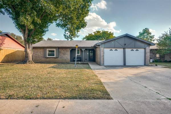 2012 Norfolk Drive, Arlington, TX 76015
