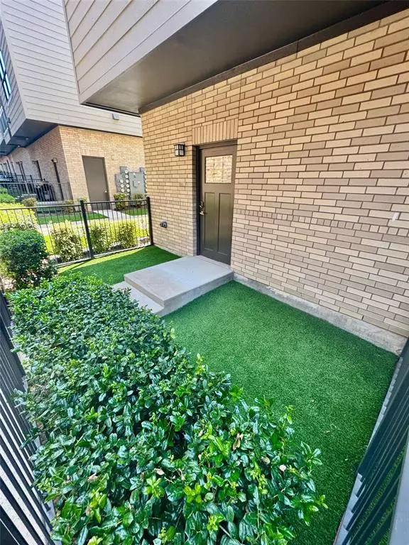 Dallas, TX 75206,5619 Belmont Avenue #240