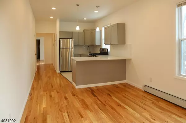 Newark City, NJ 07107,373-375 N 6th St #3R