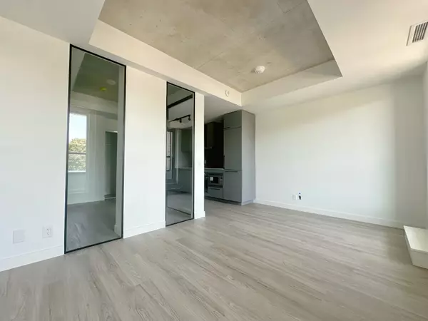 Toronto E02, ON M4L 0B7,1050 Eastern AVE #335