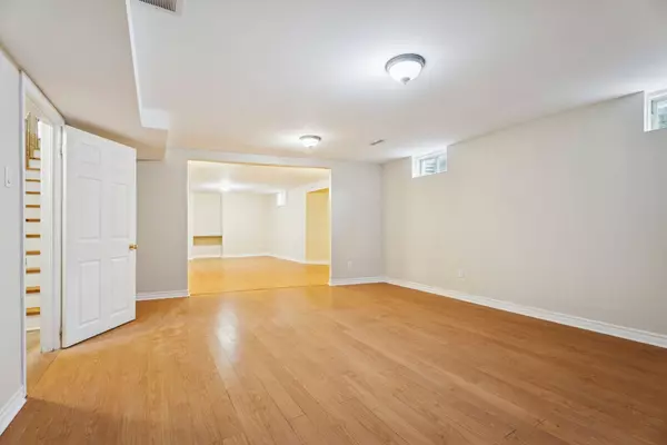 Barrie, ON L4N 0E1,136 Marsellus DR