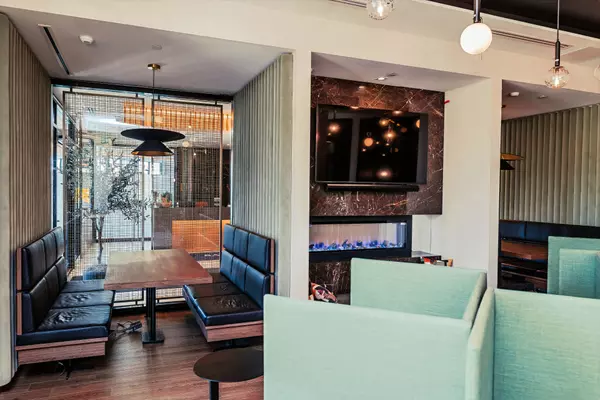 Oakville, ON L6M 5N2,2501 Saw Whet BLVD #537