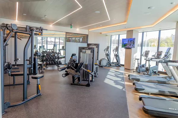 Oakville, ON L6M 5N2,2501 Saw Whet BLVD #537