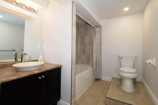 Kitchener, ON N2M 2E6,129 Hazelglen DR