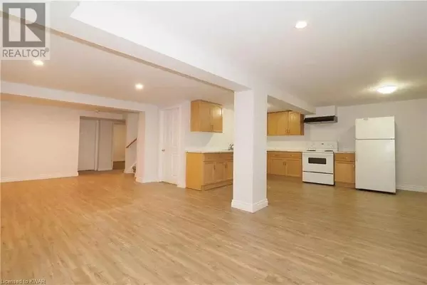 Kitchener, ON N2M 2E6,129 Hazelglen DR