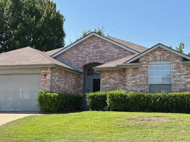 2200 Belton Drive, Arlington, TX 76018