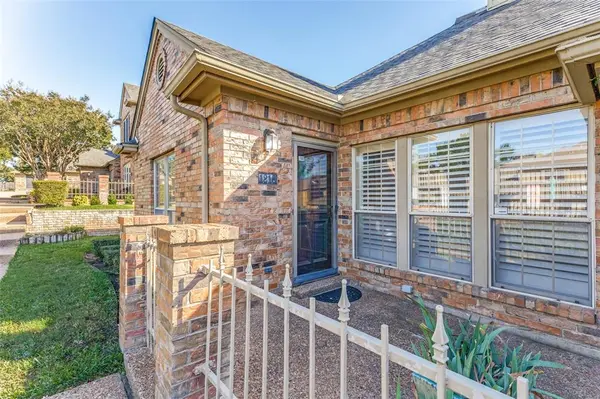 Hurst, TX 76053,1218 Wooded Trail