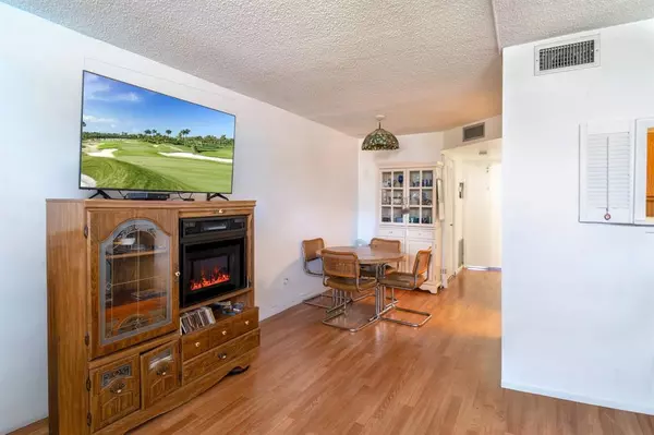 Sunrise, FL 33322,9061 Sunrise Lakes Blvd #109