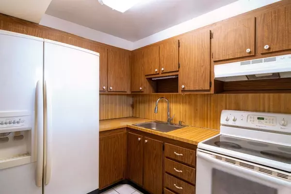 Sunrise, FL 33322,9061 Sunrise Lakes Blvd #109