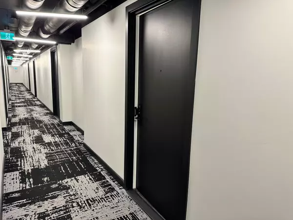 Hamilton, ON L8R 3J2,1 Jarvis ST #320