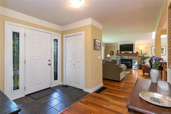 Saanich, BC V8Y 1E3,4725 Treetop Hts