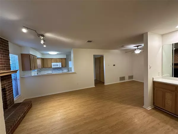 Grapevine, TX 76051,724 Cory Street