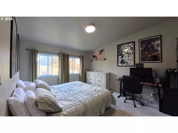 Lebanon, OR 97355,34125 E LACOMB RD