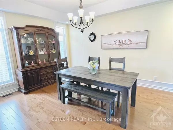 Kanata, ON K2T 0E3,357 Laughlin CIR