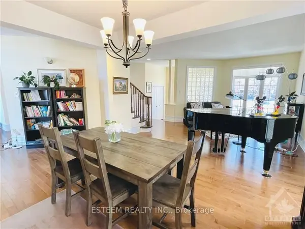 Kanata, ON K2T 0E3,357 Laughlin CIR