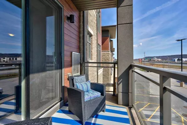 Grimsby, ON L3M 0C9,520 North Service RD #211