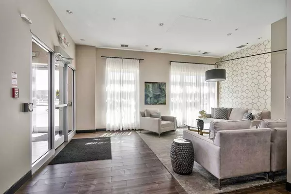 Grimsby, ON L3M 0C9,520 North Service RD #211