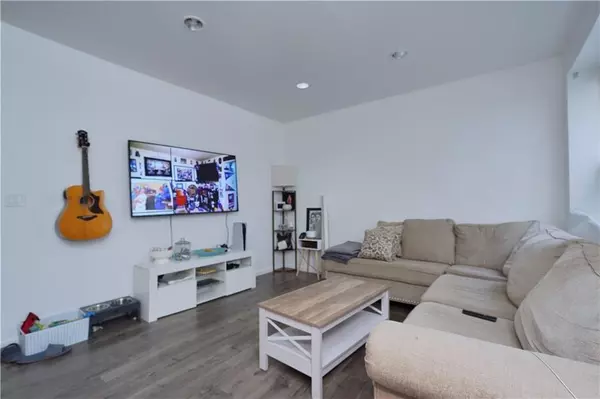 Brooklyn, NY 11223,812 Avenue T