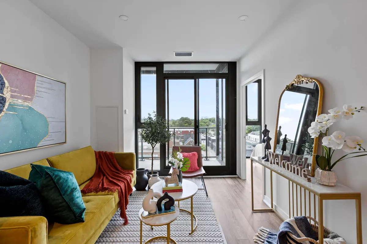 Toronto C04, ON M5M 1B2,250 Lawrence AVE W #721