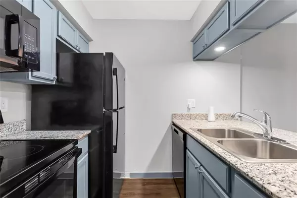 Dallas, TX 75243,9520 Royal Ln Lane #116