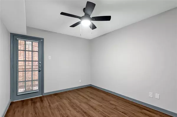 Dallas, TX 75243,9520 Royal Lane #116