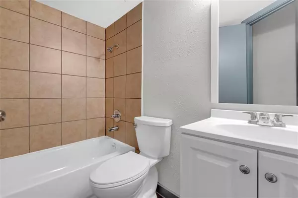 Dallas, TX 75243,9520 Royal Lane #116