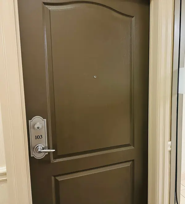 Mississauga, ON L5M 5W6,4640 Kimbermount AVE #103