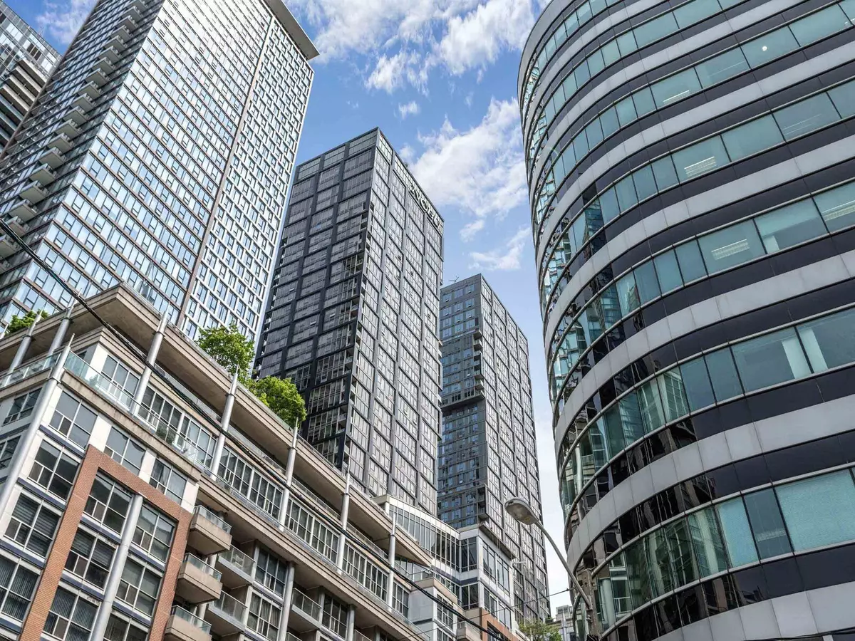 Toronto C01, ON M5V 0V1,35 Mercer ST #519