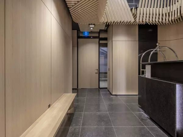 Toronto C01, ON M5V 0V1,35 Mercer ST #519