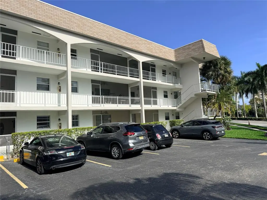 Hallandale Beach, FL 33009,501 Blue Heron Dr #221-A