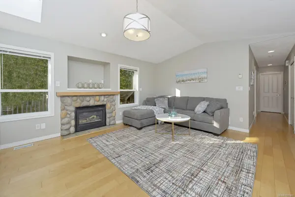 Saanich, BC V8N 6L7,1616 Nelles Pl