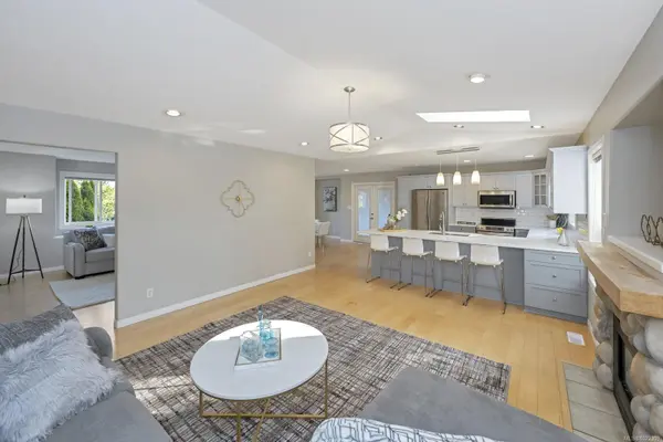 Saanich, BC V8N 6L7,1616 Nelles Pl