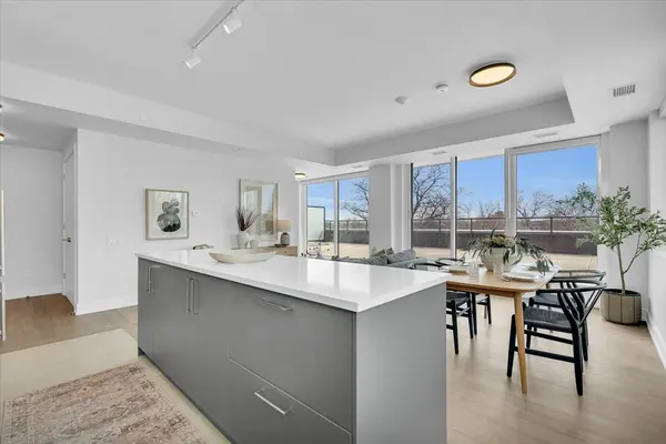 664 Spadina AVE #1001, Toronto C01, ON M5S 2H7