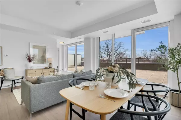 Toronto C01, ON M5S 2H7,664 Spadina AVE #1001